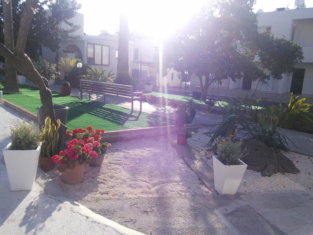 Aparthotel Zoe'S Court Klorakas Exterior foto