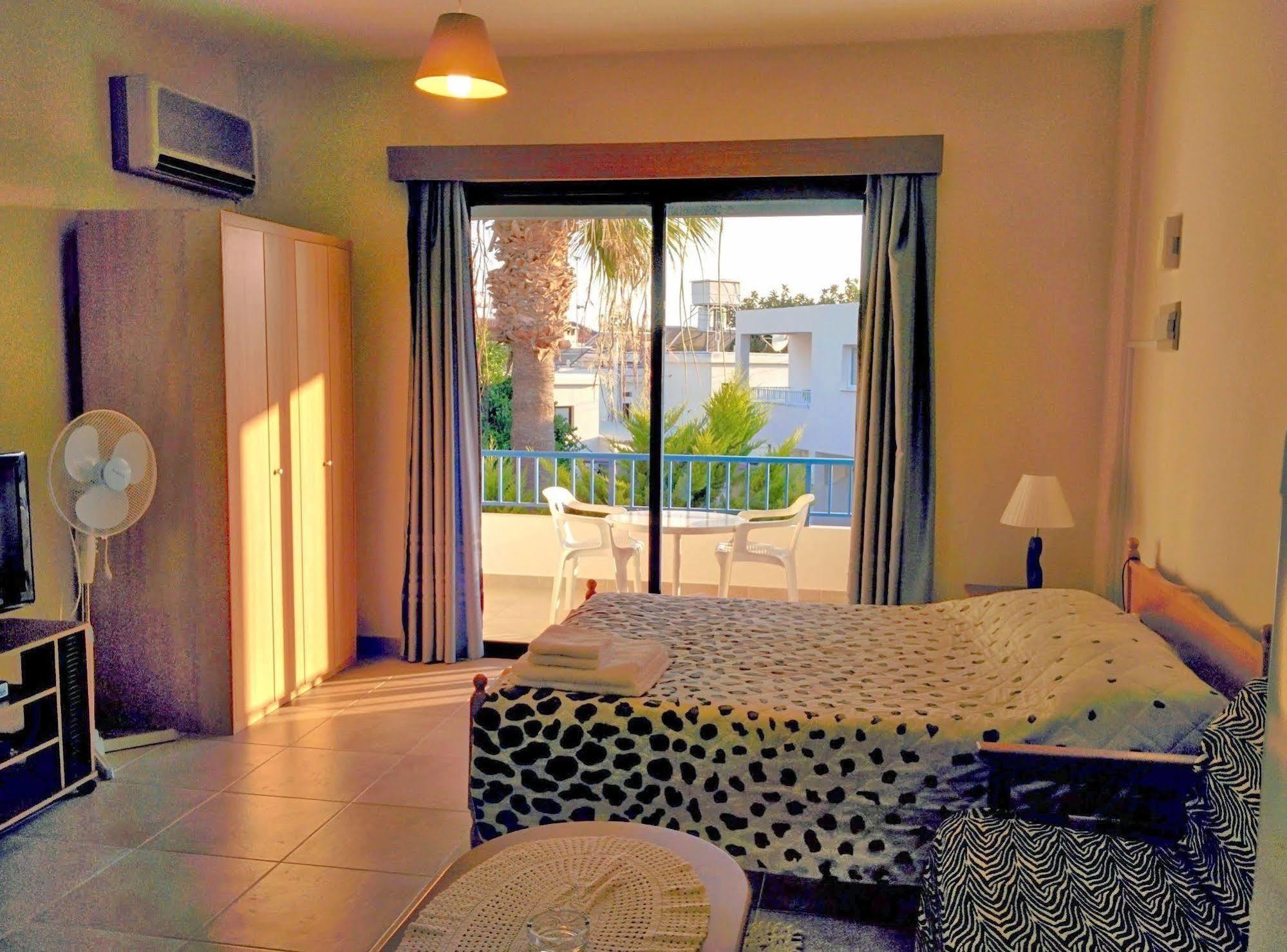 Aparthotel Zoe'S Court Klorakas Exterior foto